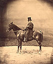 Cavalier en redingote et haut de forme circa 1863 - Toute utilisation et droit réservés par © Photothèque Ducatez